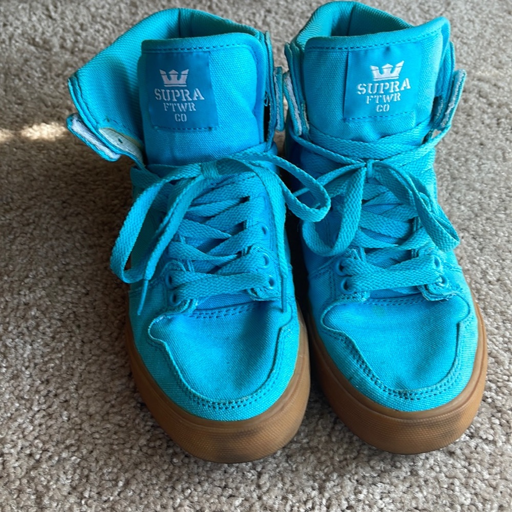 Neon blue Supra Hightops